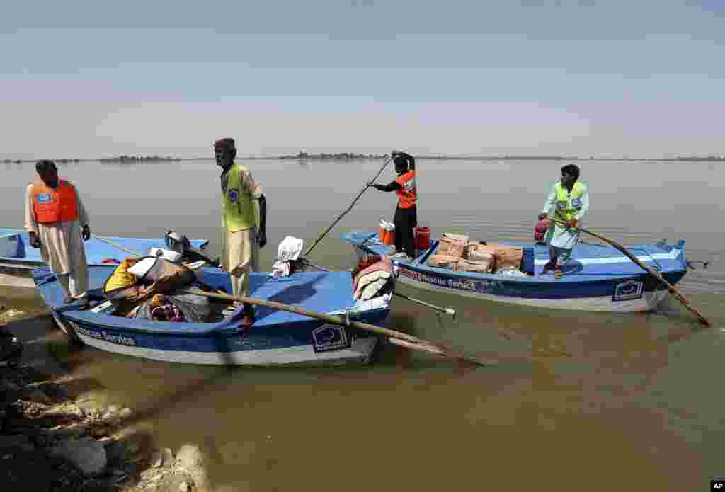 Victims of the unprecedented flooding from monsoon rains receive relief aid, organized by the Islamic group Jamaat-e-Islami Pakistan, in Sukkur, Pakistan, Sept. 4, 2022.