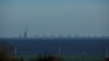 ARCHIVO - Los reactores de la planta de energía nuclear de Zaporizhzhia, la más grande de Europa, se ven desde la ciudad de Nikopol, en la región ucraniana de Dnipropetrovsk, el 7 de noviembre de 2022, en medio de la invasión en curso de Rusia a su vecino.