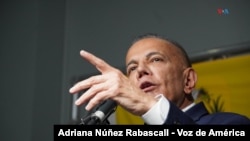 El gobernador del estado Zulia y candidato presidencial, Manuel Rosales, ofrece declaraciones a la prensa en Caracas, el martes 26 de marzo de 2024.