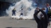 L'ONG kenyane KNHRC a recensé 22 morts dans le pays, dont 19 dans la capitale Nairobi, "plus de 300 blessés et plus de 50 arrestations".