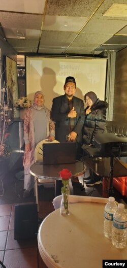 Nawan Roming bersama udtaz Arifin Jayadiningrat di Masjid Nurul Amir Mu'min, Queens, New York. (Foto: pribadi)