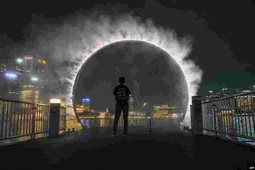 The lights installation "Arc ZERO: Nimbus" by Studio James Tapscott of Australia is pictured during a media preview of the iLight Singapore art festival at Marina Bay.