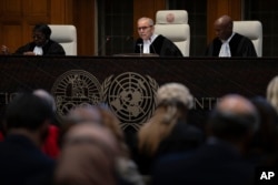 Hakim Ketua Nawaf Salam membacakan putusan Mahkamah Internasional, atau Mahkamah Dunia, di Den Haag, Belanda, Jumat, 24 Mei 2024. (Foto: AP)
