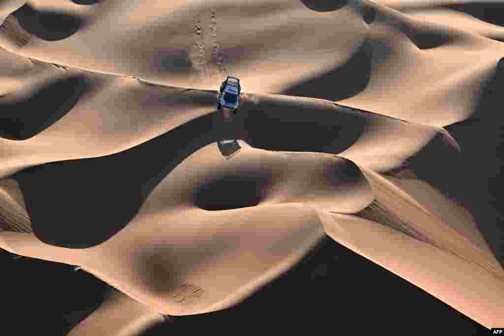 Team Nasser Racing's Qatari driver Nasser Al-Attiyah and his French co-driver Mathieu Baumel steer their car in the dunes during the second part of the 48h-chrono stage of the Dakar rally 2024, between Shubaytah and Shubaytah, Saudi Arabia, Jan. 12, 2024.