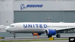 Boeing 737 MAX 9 yang dibuat untuk maskapai United Airlines tampak di pabrik Boeing di Seattle, AS (foto: dok). 