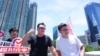 因為參與2020年7月的民主派初選而被指“串謀顛覆國家政權”罪的《加山傳播》其中一名創辦人馮達浚 (圖右，照片由胡戩提供）