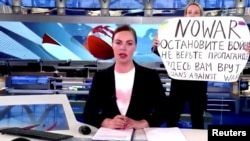Постои една група медиуми која е жестоко вклучена во дезинформациски кампањи повеќе од кога било порано, на кои очигледен спонзор, поттикнувач и архитект е токму Кремаљ, вели Дерала