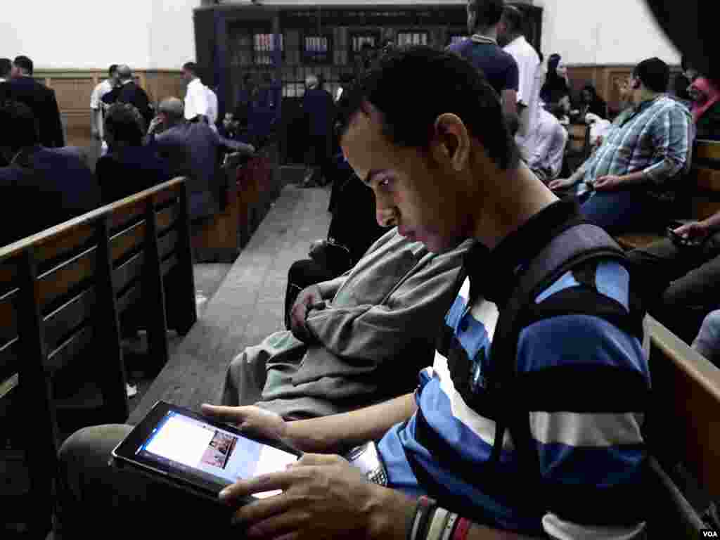 Political activist and law student Tarek Mohamed Hussain, Also known as ‘Tito’, he tweets while he is waiting for his brother’ trial in September of 2014. His brother, Mahmoud Mohamed, then 17, was arrested after wearing a tee-shirt that said, “Homeland without Torture!” in Arabic about 200 days before the hearing. The family accuses authorities of deliberately delaying the procedures to keep Mohamed behind bars. (H. Elrasam/VOA)