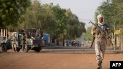 Le kidnapping a été imputé au Groupe de soutien à l'islam et aux musulmans (GSIM, ou Jnim suivant l'acronyme arabe), alliance jihadiste affiliée à Al-Qaïda.