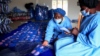Perempuan Zimbabwe Jahit Pembalut Agar Anak-Anak Perempuan Tetap Bersekolah
