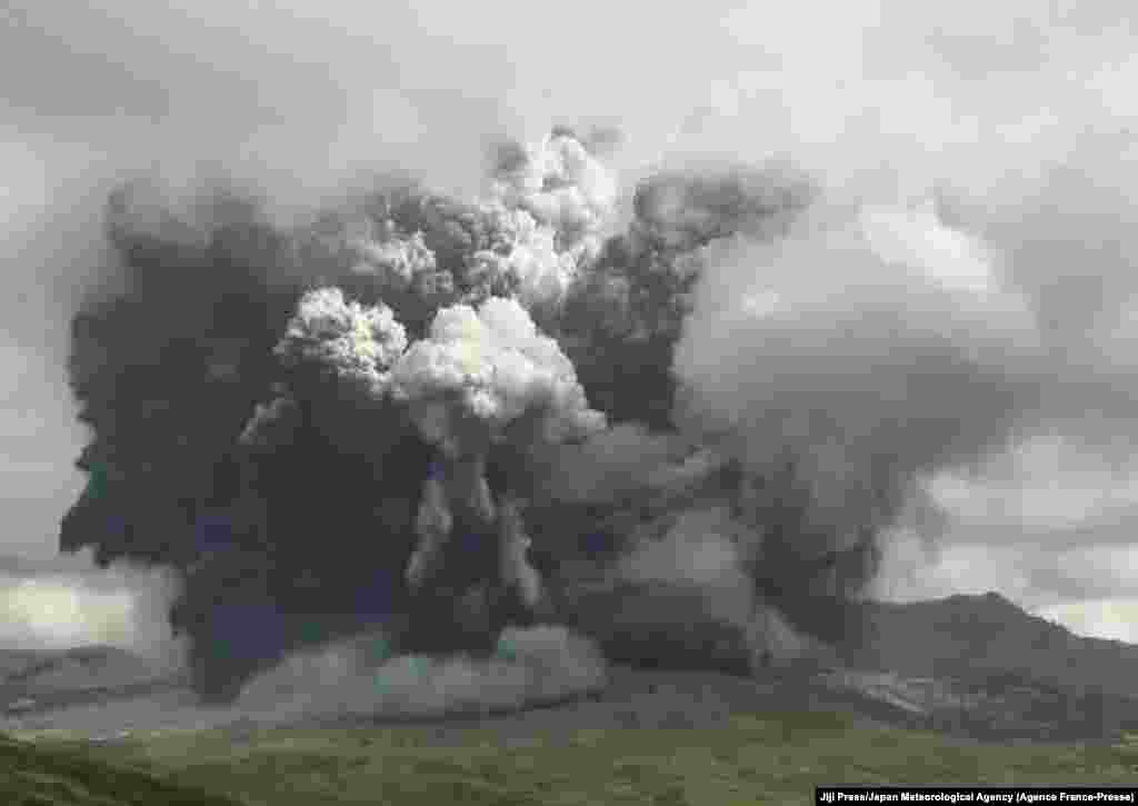This screen grab picture taken from handout video received by Jiji Press and released by the Japan Meteorological Agency shows an eruption of Mount Aso in Kumamoto Prefecture, on Japan's southwestern island of Kyushu.