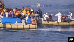 La Organización Internacional para las Migraciones estima que unos 3.092 migrantes o refugiados han muerto o desaparecido este año al intentar atravesar el Mediterráneo en dirección a Grecia o Italia.