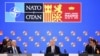 Američki predsednik Džo Bajden, generalni sekretar NATO-a Jens Stoltenberg i španski premijer Pedro Sančez na samitu u Madridu (Foto: Bertrand Guay, Pool via AP)