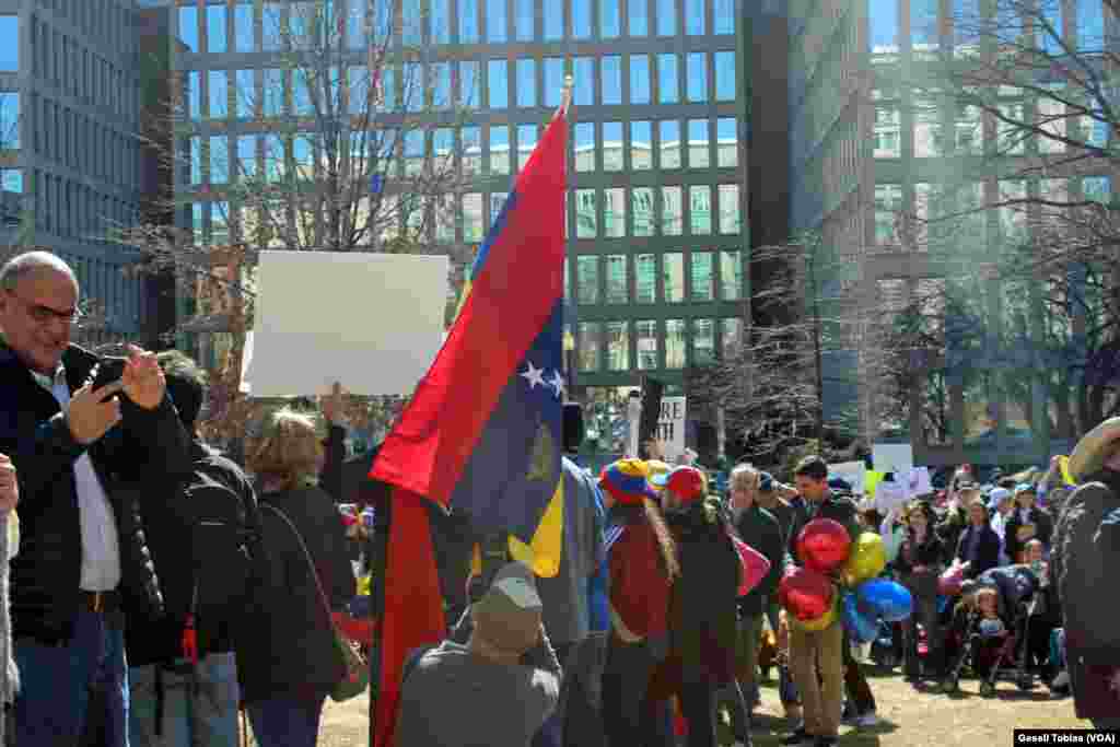 Venezolanos protestan en las calles de Washington