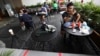 Abai Jarak Aman, Angka Kematian Indonesia Tembus 102 Orang