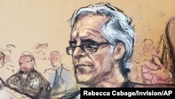 A Epstein se le había retirado la vigilancia de suicidio el mes pasado por razones que aún no han sido explicadas y se suponía que un guardia debía controlarlo cada 30 minutos. 