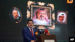 Jasin Aktej, savetnik predsednika Erdogana govori na komemoraciji na 40 dana od smrti Džamala Kašogija u Istanbulu, 11. novembra 2018.