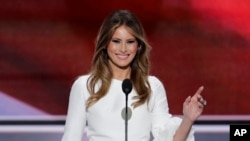 “Son una celebración del cuerpo humano como un arte”, dijo el principal asesor de comunicaciones de Donald Trump.