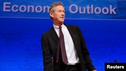 El experto del FMI Olivier Blanchard restó importancia al efecto de la crisis de la deuda de Grecia.