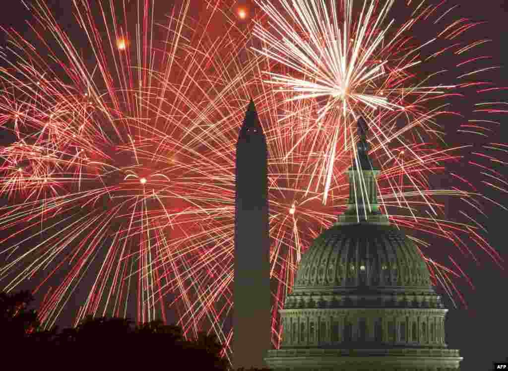 Fireworks explode over the National Mall to mark the nation's Independence Day as the U.S. Capitol (R) and National Monument are seen in Washington, D.C., July 4, 2017.