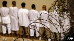Omar Khadr là người nhỏ tuổi nhất trong số các bị can bị giam giữ tại Guantanamo.