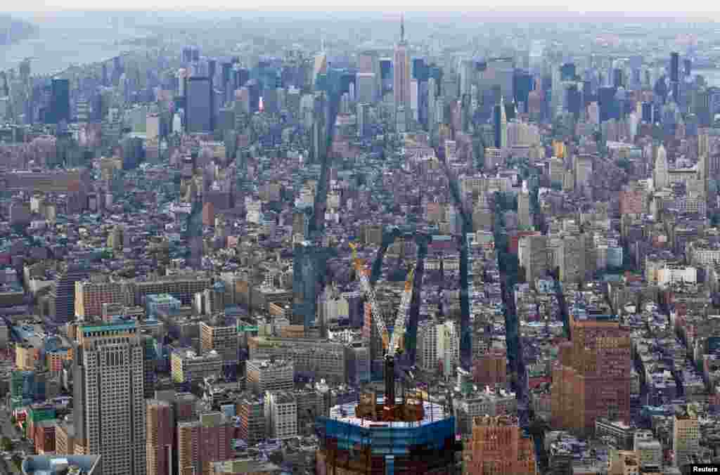 One World Trade Center saat masih dibangun, 24 Agustus 2011. (Reuters/Lucas Jackson)