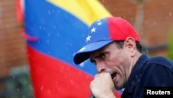 Tras el anuncio del Consejo Nacional Electoral, el líder de oposición Henrique Capriles invitó al pueblo a movilizarse el miércoles y jueves..