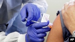  La UE ha firmado contratos con seis farmacéuticas por más de 2.000 millones de dosis de vacunas anticovid.