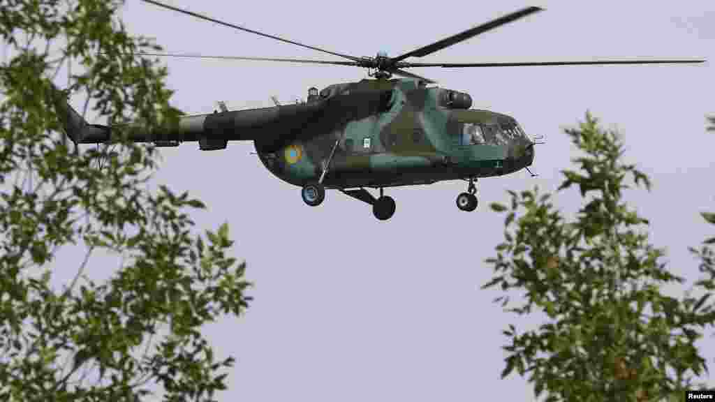 A Ukrainian military helicopter flies above a military base in the eastern Ukrainian town of Kramatorsk, Sept. 1, 2014.