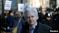 Julian Assange. 