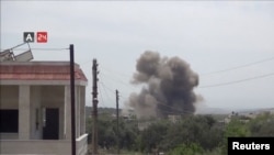 Serangan udara di kawasan Karsaa, provinsi Idlib, Suriah, 7 Mei 2019. (Foto: videograb/dok). 