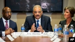 Holder anunció su plan en la Iglesia Bautista Ebenezer en Atlanta, donde se reunió con líderes civiles.