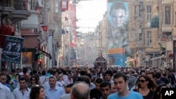 Crowded streets in Istanbul (File Photo)