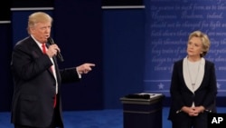 Wagombea urais Donald Trump- Mrepublican , kushoto na Hillary Clinton Mdemokrat , kulia