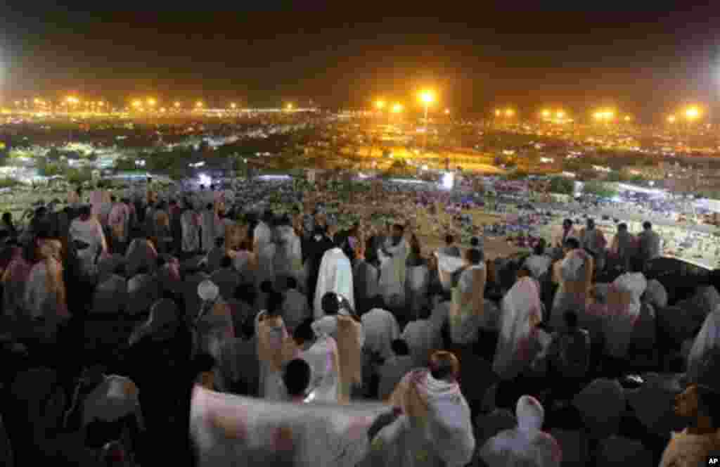 Alhazai sun fara taruwa kusa da birnin Makka mai tsari a Saudiya 