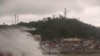 Topan Vongfong memicu gelombang kuat yang menghancurkan rumah-rumah di sepanjang garis pantai kota Catbalogan, provinsi Samar Barat, Filipina timur, Kamis, 14 Mei 2020. (Foto: dok).
