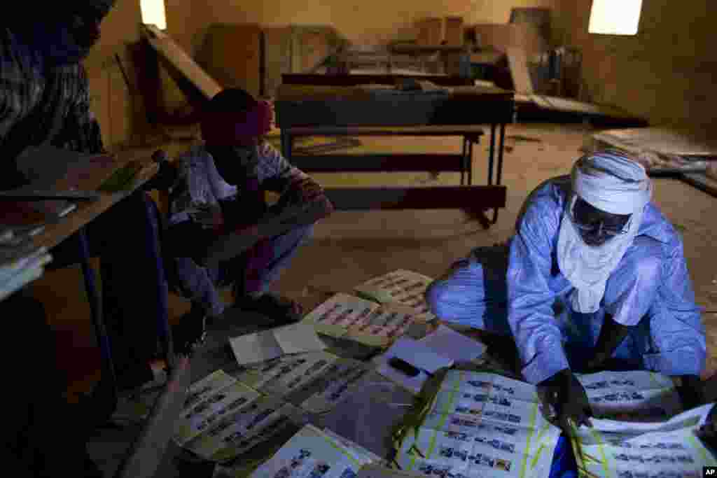 Election workers count votes at a station that reported a high voter turnout in Kidal, Mali, July 28, 2013. 