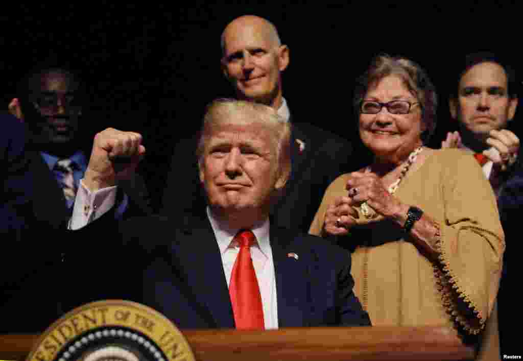 En 2017 el proceso de deshielo, se frena tras la llegada de Donald Trump a la Casa Blanca con un duro reforzamiento de las sanciones económicas.