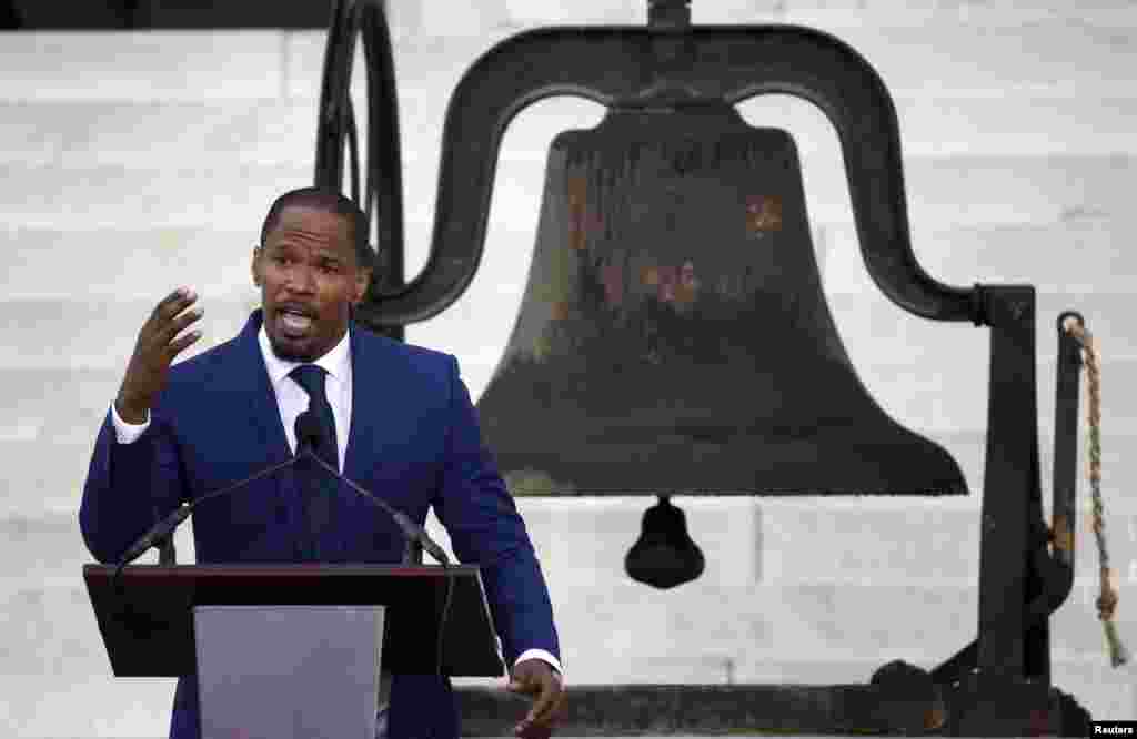 Actor Jamie Foxx speaks during a ceremony marking the 50th anniversary of Martin Luther King, Jr.'s "I Have a Dream" speech on the steps of the Lincoln Memorial in Washington, August 28, 2013. 