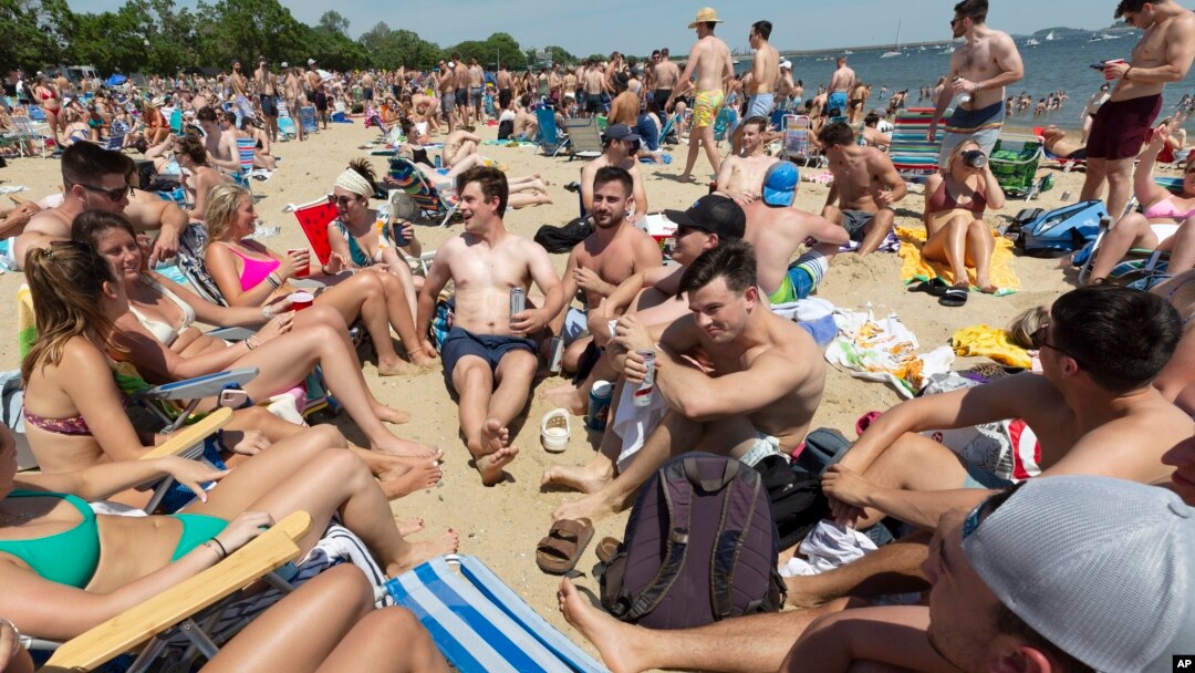Gužva na plaži L strit u Bostonu, 5. juna 2021. 