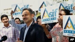 Asif Mahmood, el médico paquistaní que lanzó su candidatura como demócrata para la vicegobernación de California.