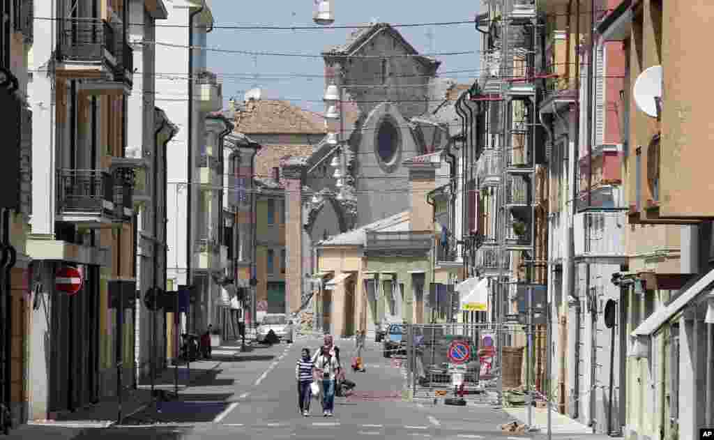 La iglesia de Mirandola resultó casi completamente destruida.