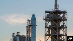 Este es el cohete Falcon 9 que debía despegar este sábado 18 de febrero de 2017.