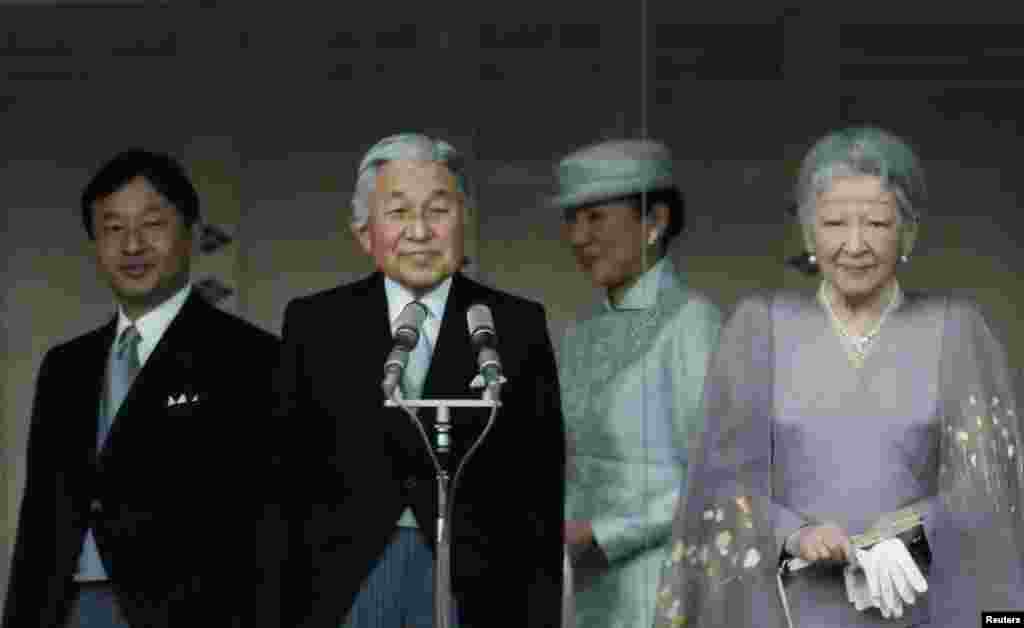 Japan's Crown Prince Naruhito, Emperor Akihito, Crown Princess Masako and Empress Michiko stand in front of well-wishers at the Imperial Palace in Tokyo, Dec. 23, 2013. 