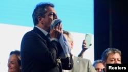 Kandidat presiden Argentina Sergio Massa bereaksi ketika mengetahui hasil penghitungan suara pemilihan presiden dalam sebuah acara di Buenos Aures, Argentina, pada 22 Oktober 2023. (Foto: Reuters/Martin Cossarini)