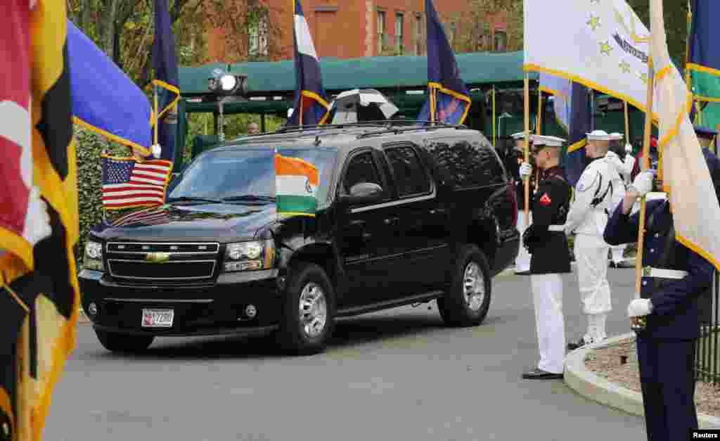 The vehicle carrying India's Prime Minister Narendra Modi arrives ahead of his meeting with U.S. President Barack Obama in the Oval Office of the White House in Washington, Sept. 30, 2014.