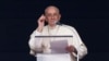 El Papa Francisco dirige la oración del Ángelus desde su ventana, en el Vaticano, el 29 de junio de 2023.