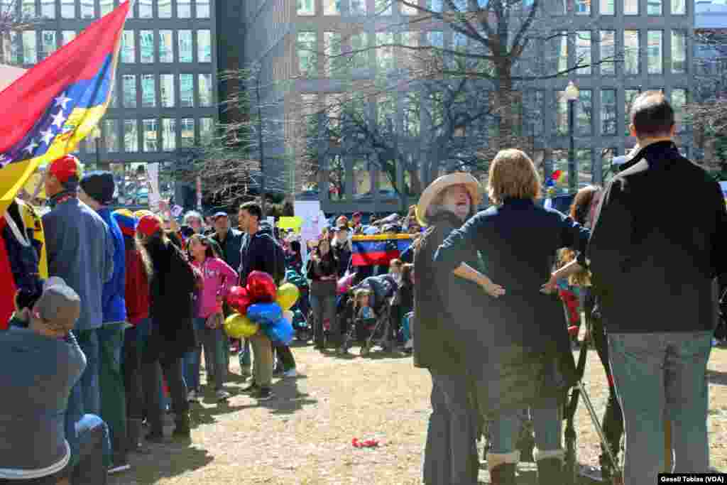 Venezolanos protestan en las calles de Washington