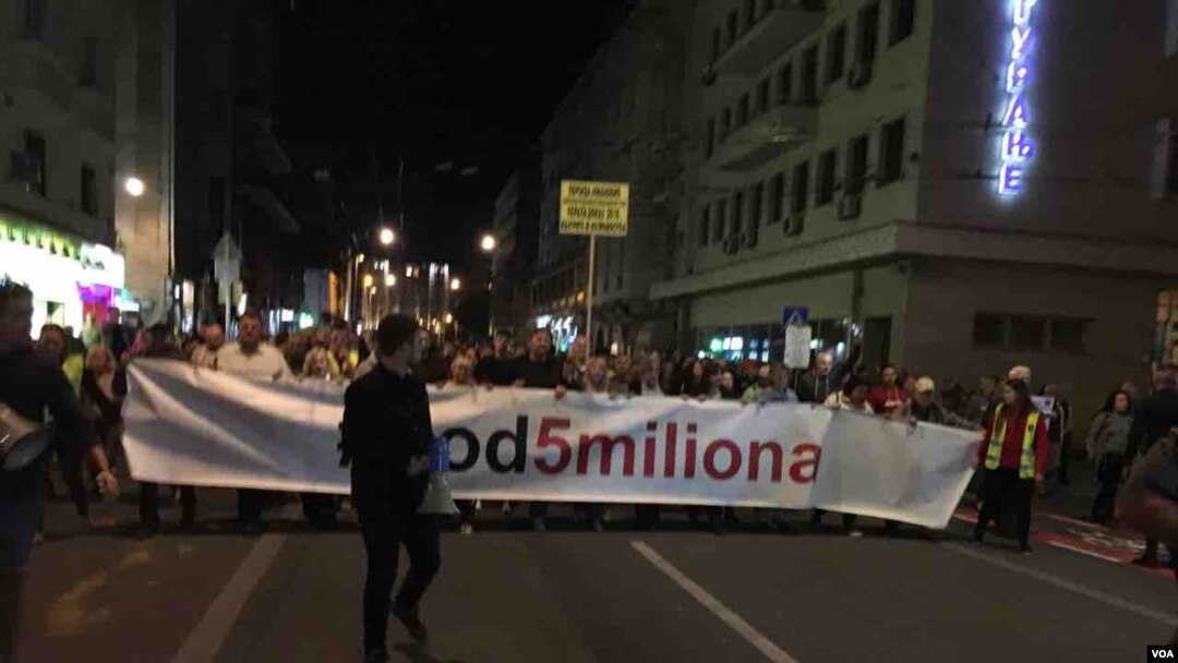 Protesni skup "Jedan od pet miliona" po 42. put održan je u Beogradu, 21. septembra 2019. (Foto: Aleksandra Nenadović, VoA).
