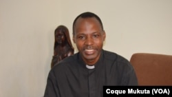 Padre Quintino Candange, director da Rádio Ecclesia, Angola